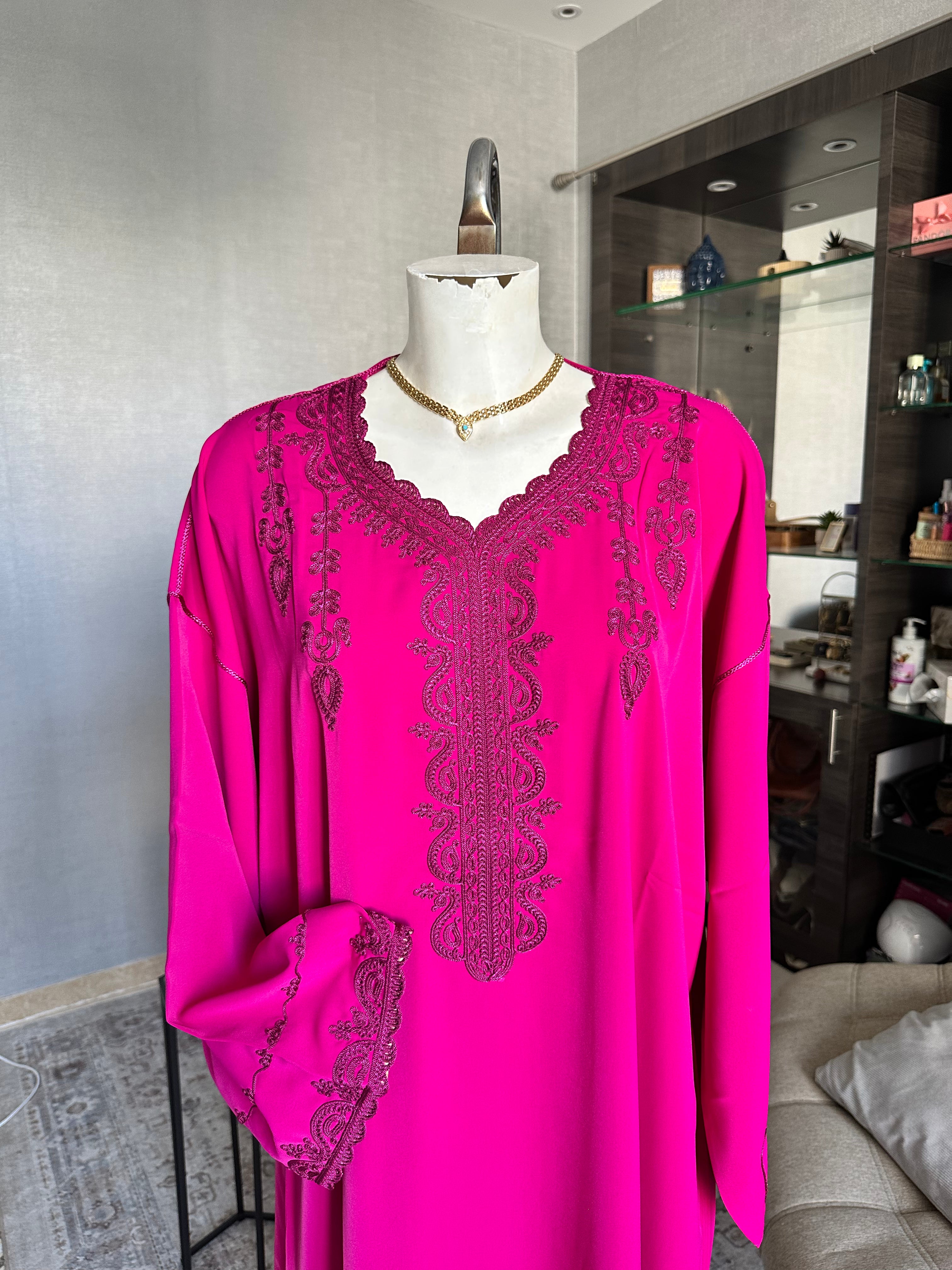 Caftan Marocain rose Fuchsia brodé