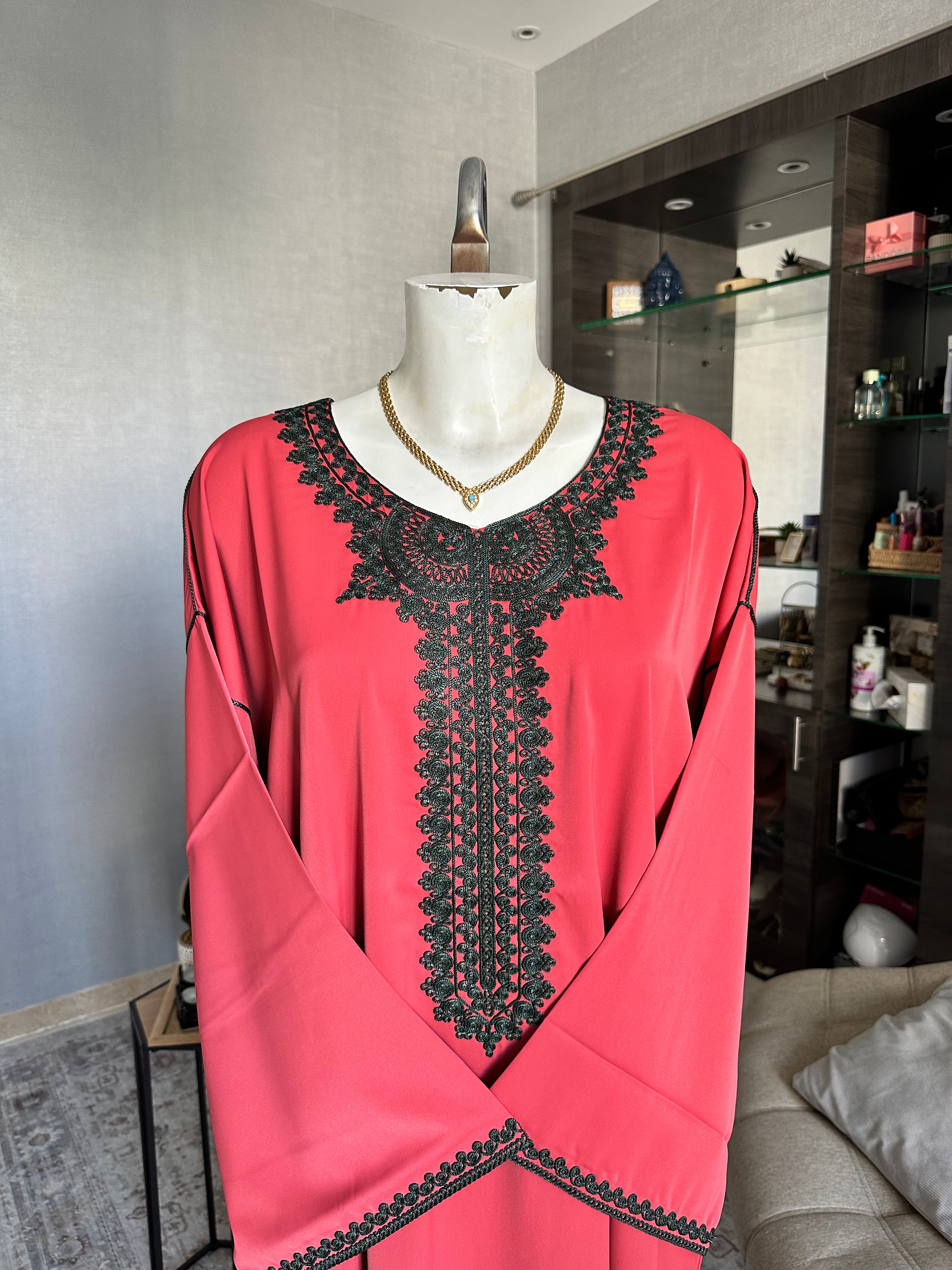 Caftan Marocain rouge brodé
