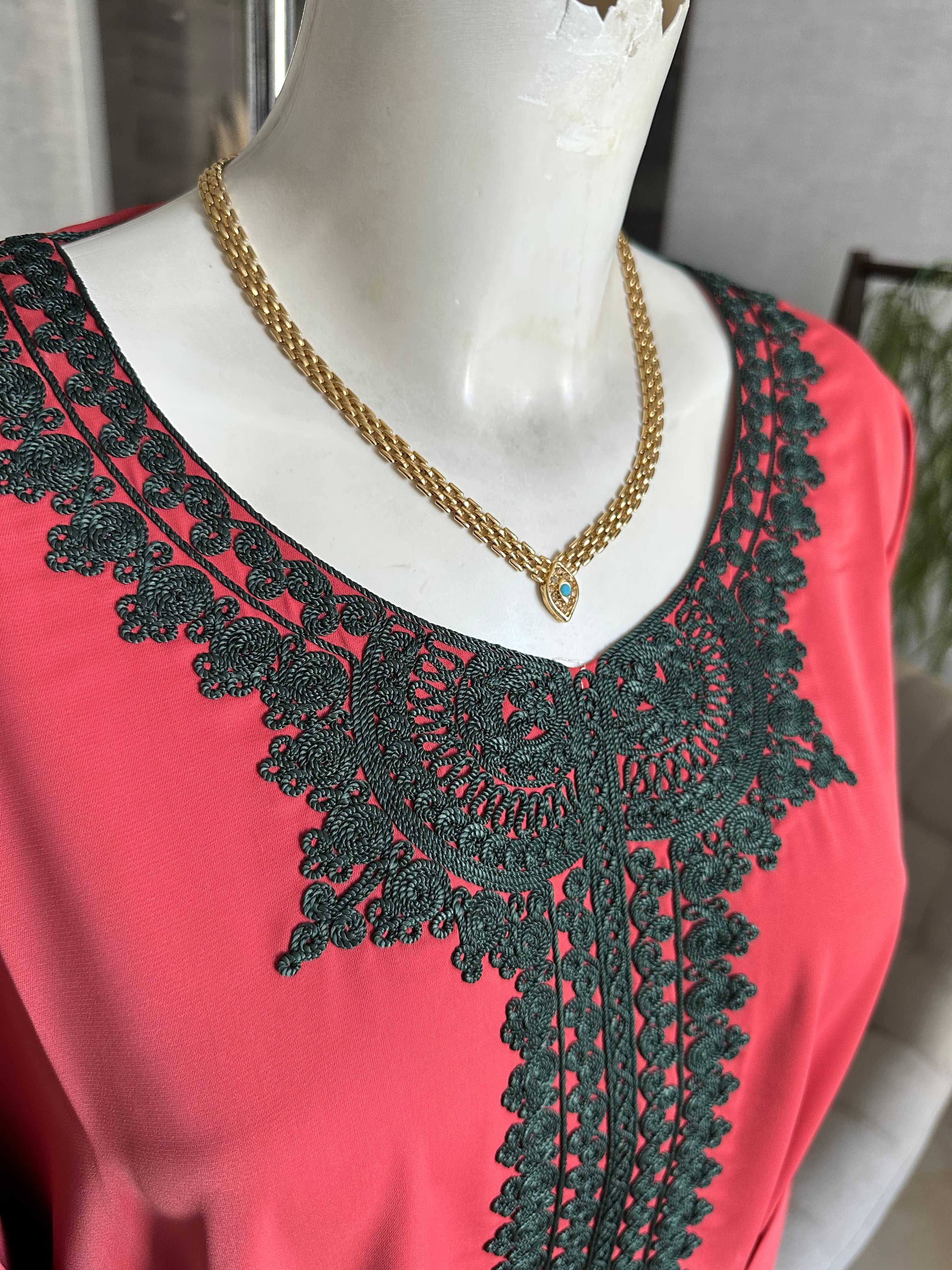 Caftan Marocain rouge brodé